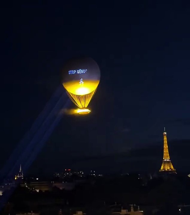 Paris : Amnesty International a projeté hier soir un message géant "Stop Génocide à Gaza" sur la vasque olympique alors qu'elle était dans le ciel de la capitale