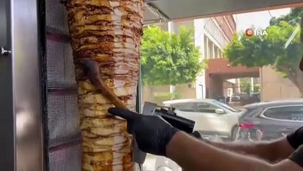 Dönerci ustası kavurucu sıcakta kendi çözümünü buldu