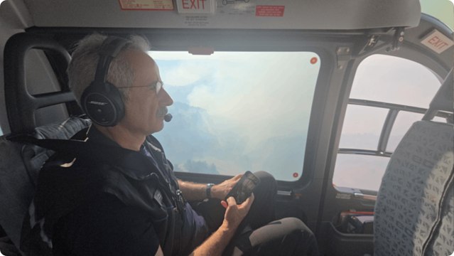 Ulaştırma Bakanı Uraloğlu, yangın bölgesini havadan inceledi