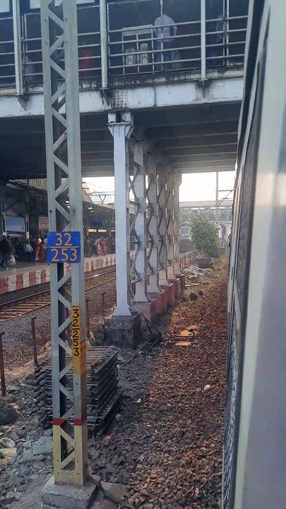 Goods Old Coach crossing Thane 20240216_171631