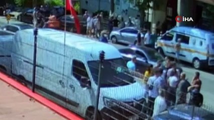 Kadın muhabire çirkin saldırı! Yaşananlar saniye saniye kameralara yansıdı!