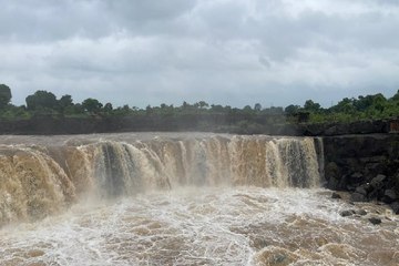 विकराल रूप में नर्मदा