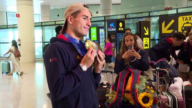 Dennis González regresa a España tras subirse al podio en los Mundiales de Natación