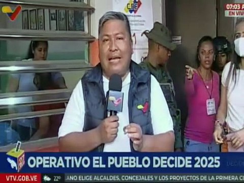 Zulia I Ciudadanos ya comenzaron a ejercer su derecho al voto en la pquia. Olegario Villalobos