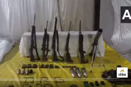 CG Naxal Encounter: बीजापुर मुठभेड़ में DRG ने चार नक्सलियों को किया ढेर, हथियार बरामद