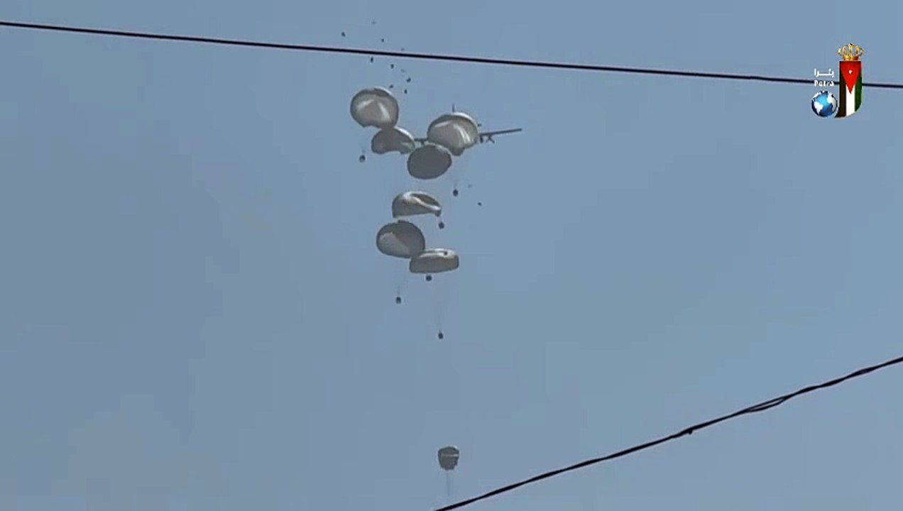 Video: UAE, Jordan planes drop 25 tonnes of aid over Gaza