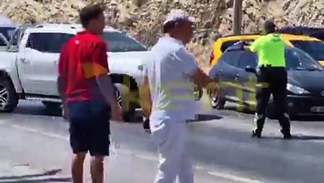 İbrahim Tatlıses’in kızı Dilan Çıtak, Bodrum’da “dur” ihtarına uymadı, polisin üzerine araç sürdü; polis havaya ateş açarak durdurabildi.