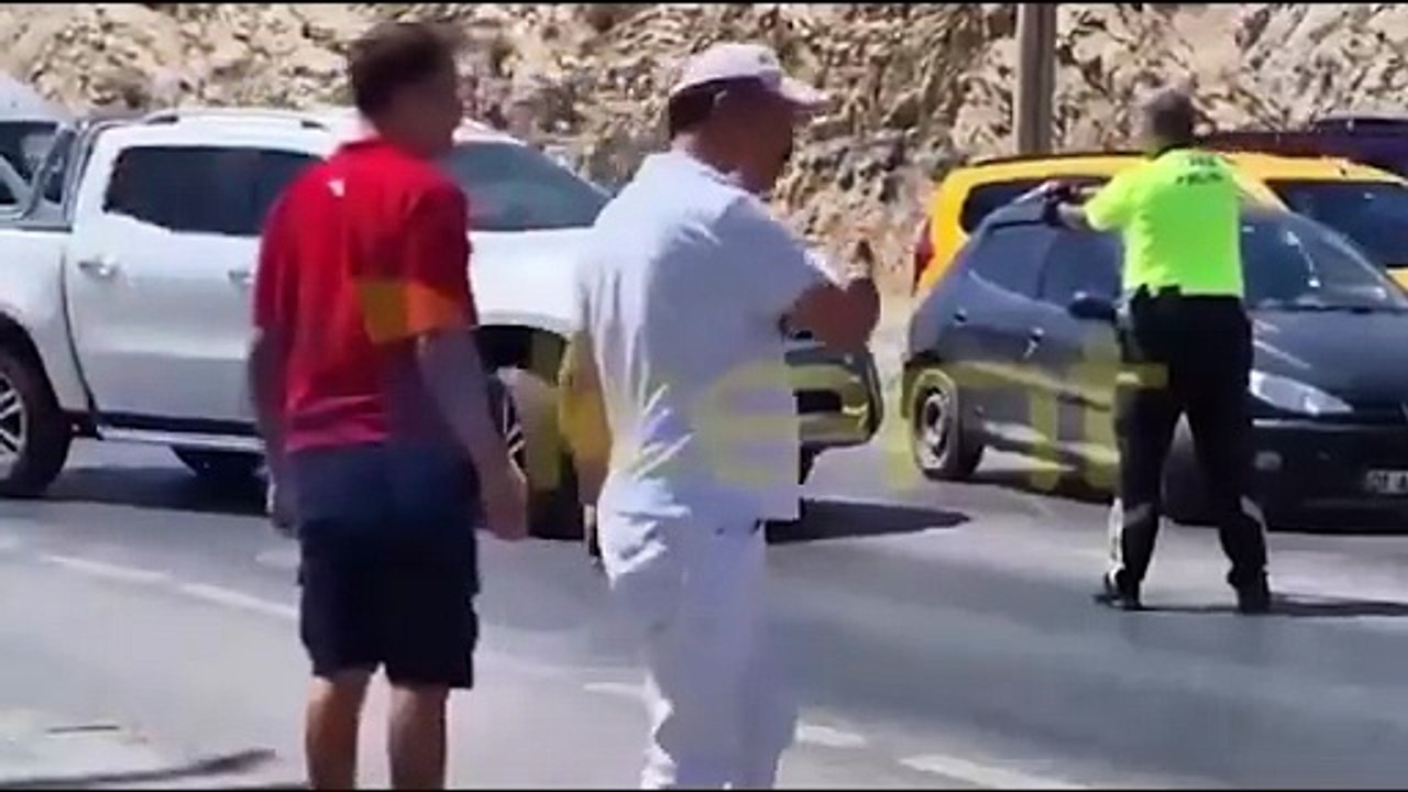 İbrahim Tatlıses'ın kızı Dilan Çıtak polisin üzerine araba sürdü! Gözaltında