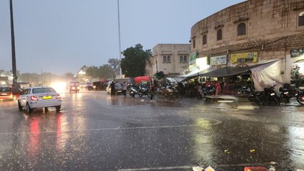 Video: स्वर्णनगरी में बारिश से सड़कें तरबतर