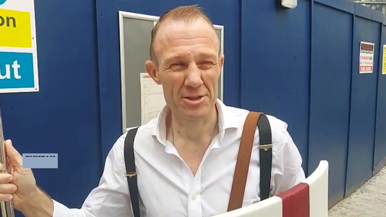 Protesters gather outside migrant hotel in Epping