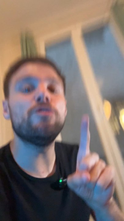 Comment certains vendeurs Vinted utilisent l’intelligence artificielle (IA) pour créer des photos parfaites et trompeuses de leurs produits… alors qu’en réalité, les articles envoyés sont de très mauvaise qualité !