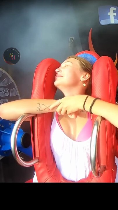Slingshot Woman - Amazing Slingshot ride