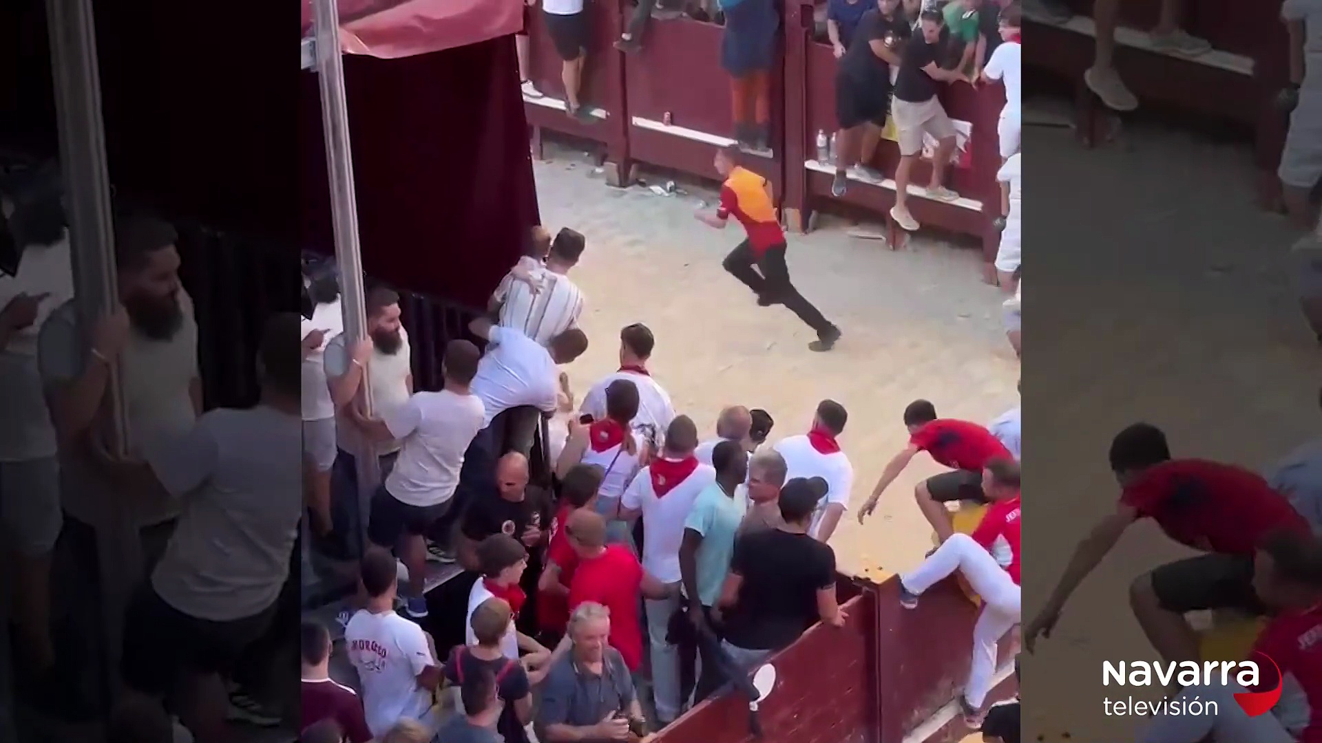 Una vaquilla salta el vallado en Puente la Reina