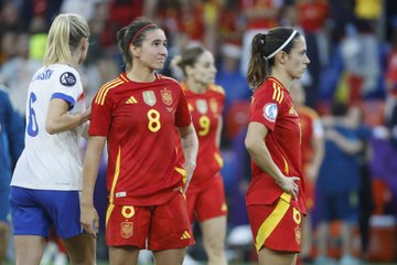 Bajón entre la afición tras la derrota en penaltis: "Una pena... pero estamos orgullosas"