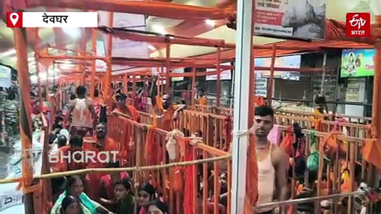 सावन की तीसरी सोमवारी: भगवान भोलेनाथ का जलाभिषेक करने बड़ी संख्या में श्रद्धालु पहुंचे बाबा धाम, तीन किलोमीटर तक लगी लाइन