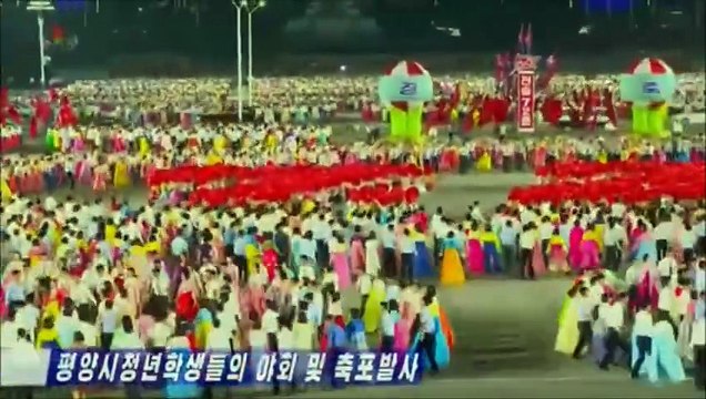 Festa de gala dos jovens de Pyongyang e queima de fogos