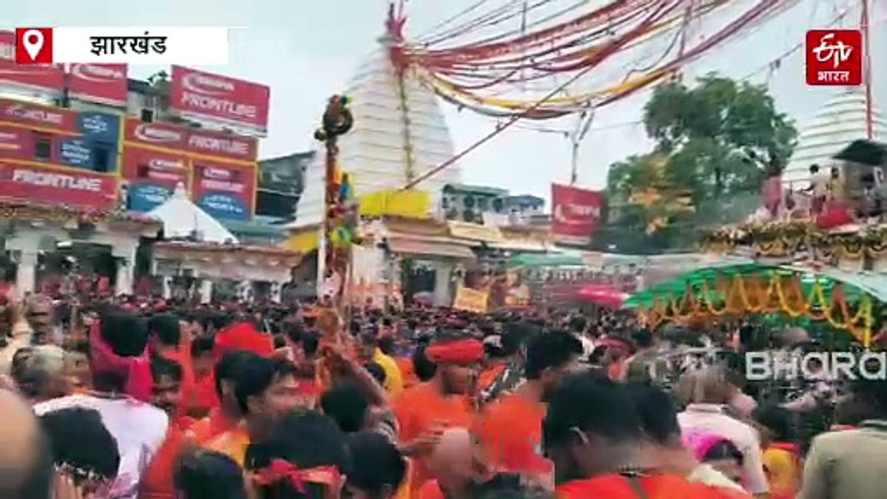 सावन की तीसरी सोमवारी: भगवान भोलेनाथ का जलाभिषेक करने बड़ी संख्या में श्रद्धालु पहुंचे बाबा धाम, चार किलोमीटर तक लगी लाइन