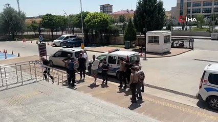 Uşak’ta 2 kişinin hayatını kaybettiği toprak kayması olayında şüpheli 2 kişi tutuklandı