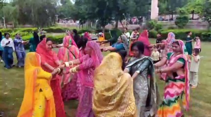 झूमा सावन, हरियाली तीज पर पार्कों में रही रौनक