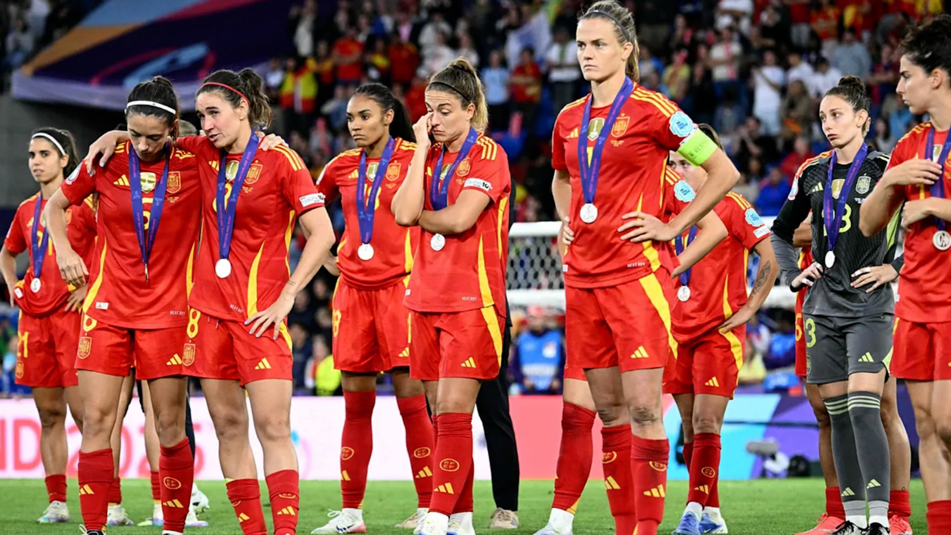 Tras la ag�nica eliminaci�n de la selecci�n espa�ola femenina ante Inglaterra en la tanda de penaltis, la seleccionadora Montse Tom� compareci� ante los medios para valorar el encuentro. Tom� destac� el esfuerzo y el buen hacer de sus jugadoras, pese al amargo desenlace del partido.