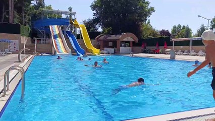 Amasya’da sıcaklıklar 44 dereceyi buldu, vatandaşlar havuzlara akın etti