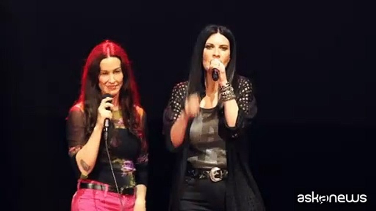 Il duetto a sorpresa di Laura Pausini e Alanis...