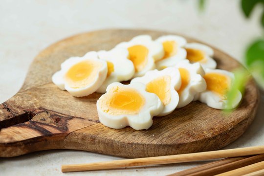 Huevos duros en forma de flor