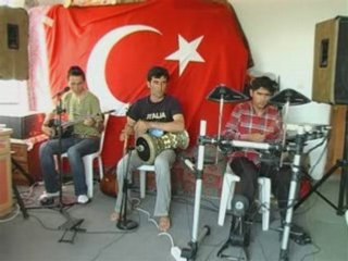 ÜMİT VE TAYFASI(UNUTURSUN DİYE)