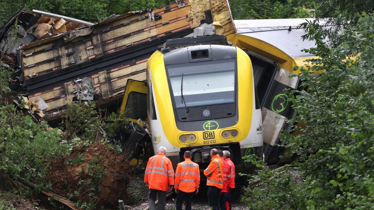 Zugunglück in Deutschland: Lokführer und Auszubildender unter den Toten
