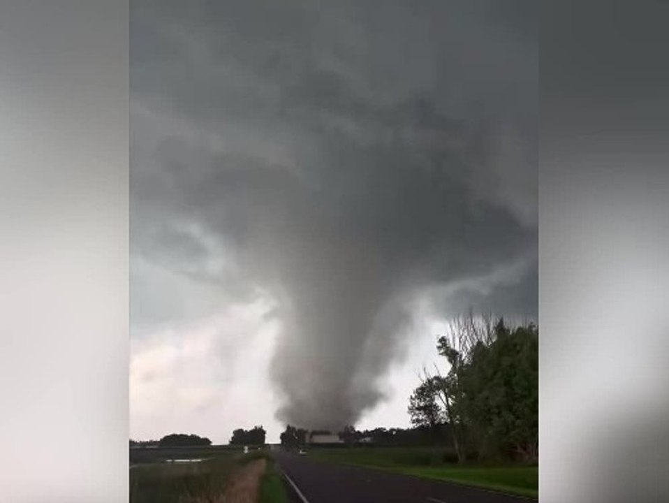 Riesiger Tornado zieht durch die USA: Augenzeugen teilen Aufnahmen