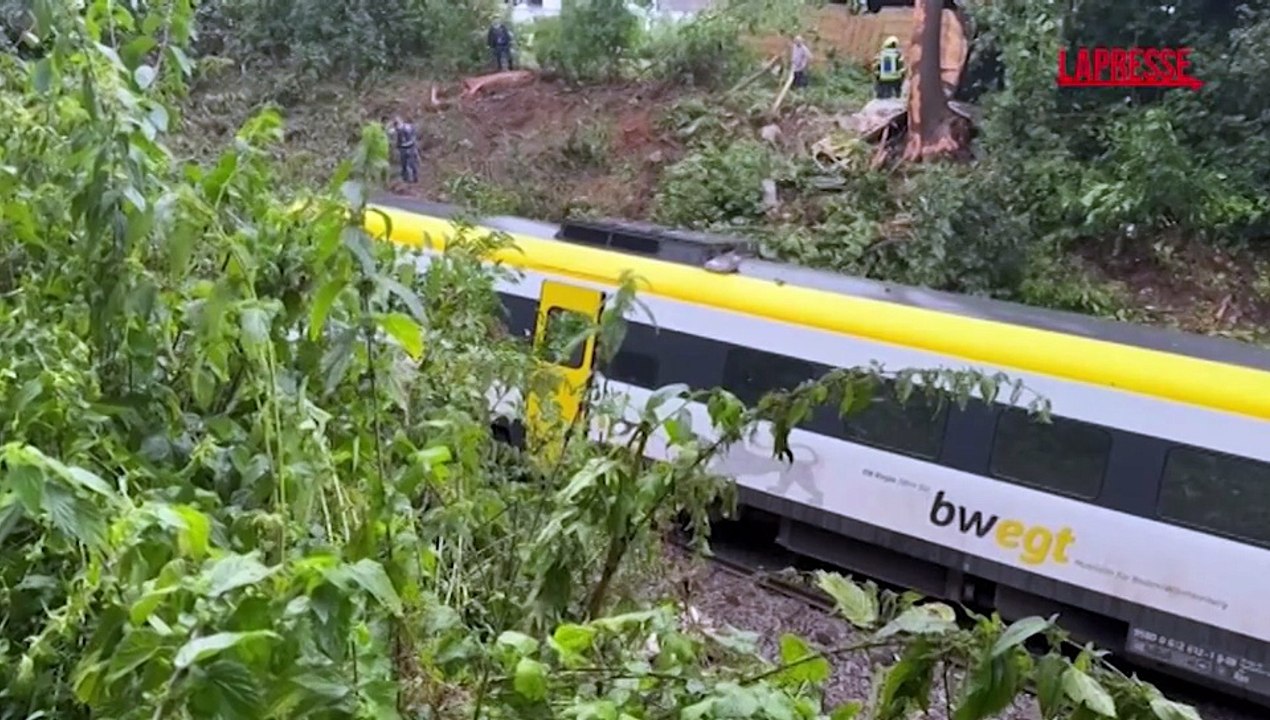 Morti e feriti nel deragliamento di un treno a Riedlingen: le immagini del disastro