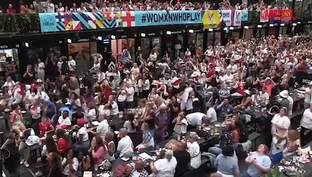 Europeo femminile, l'Inghilterra trionfa contro la Spagna: la festa dei tifosi dopo il rigore decisivo