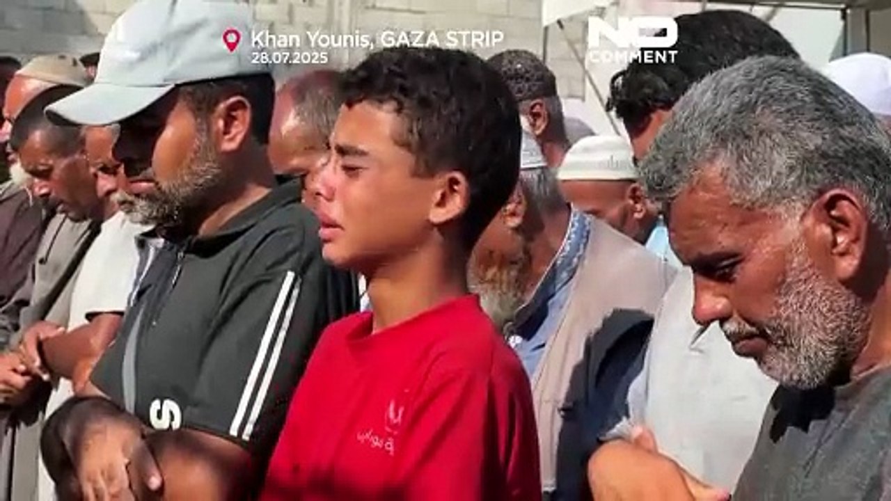 Palästinenser trauern um die 11 Opfer eines Angriffs in Khan Younis