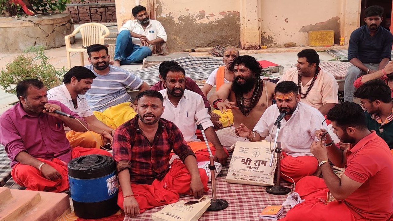 Video:  महादेव के जयकारों से गूंजा मंदिर, 1008 घड़ों से किया जलाभिषेक