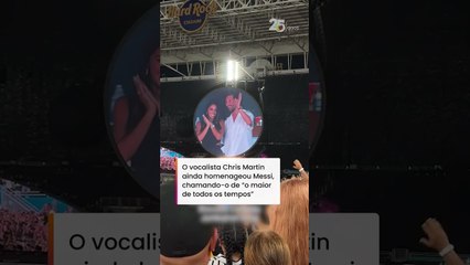 Messi aparece na ‘kiss cam’ com a esposa e é ovacionado em show do Coldplay #shorts