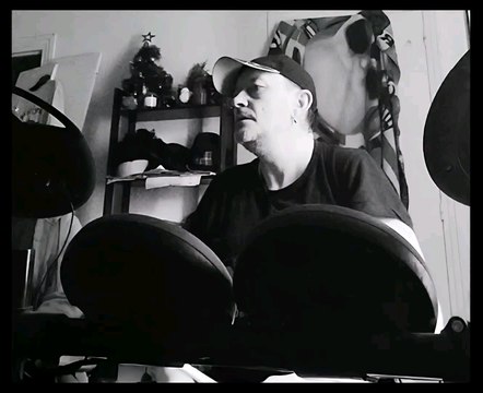 retrouver mon Ami d'enfance, après 4 mois d'absences... et d'improviser ( ici sur message in a bottle ... et bien, c'est loin d'être facile !! ) mais bon, c'est l'amour de la musique tout simplement