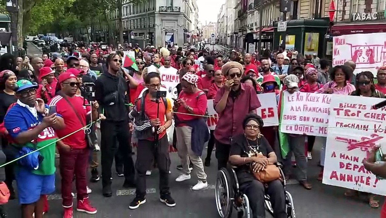 Le RPPRAC marche contre la vie chère en Martinique entre Nation et République à Paris @ Afred Jocksan (5)