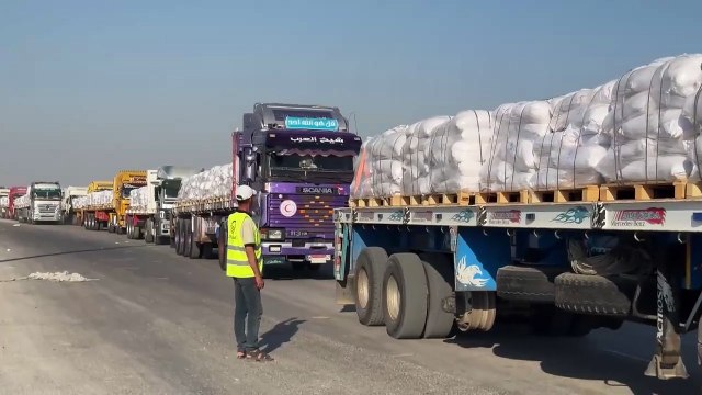 Cruzan más camiones de ayuda desde Egipto rumbo a Gaza por segundo día consecutivo