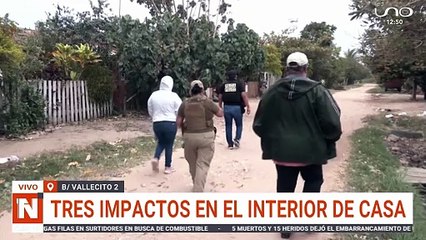 TRES IMPACTOS DE BALA EN EL INTERIOR DE UNA CASA