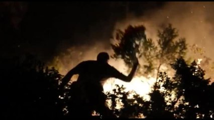 Turchia, soccorritori al lavoro per spegnere le fiamme a Bursa