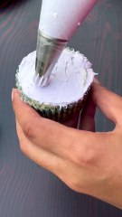Easy Cupcake Decoration #tastemadeworld #shorts #icing #cupcakeicing #cupcakedesign #cupcakefrosting #food #viralvideo #foryou #reels #exploretheworld #fyp #trending