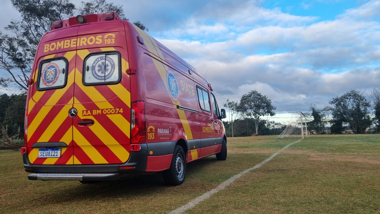 Adolescente fratura perna em treino de futebol em Cascavel