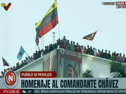 Venezolanos se congregan en el Balcón del Pueblo para homenajear el natalicio del Comandante Chávez