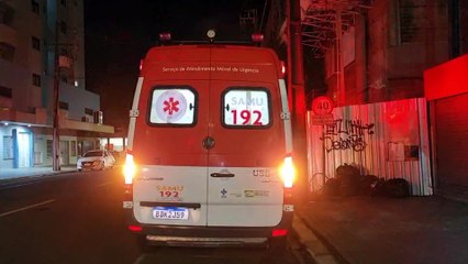 Mulher tem contusão cervical após sofrer queda na Rua Fortaleza, no Centro