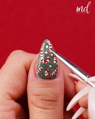 Easy DIY nails for festive spirits! 🎅💅