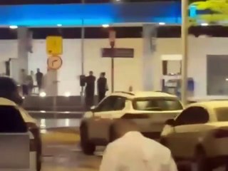 VÍDEO: Após ser rejeitado por uma mulher num bar, policial realiza disparo de arma de fogo e fere cliente