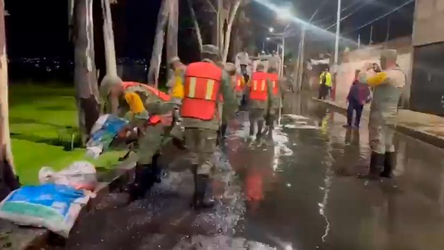 Fuertes lluvias provocan desbordamiento de canal en colonia La Conchita, en Tláhuac