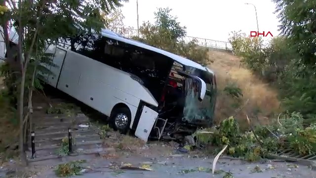 Maltepe'de servis otobüsü şarampole uçtu: 8 yaralı