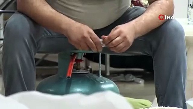 Eşinin mağazasına girip gelinliklerin üzerlerine kolonya döktü, tüpe çakmağı dayayınca tazyikli suyu yedi