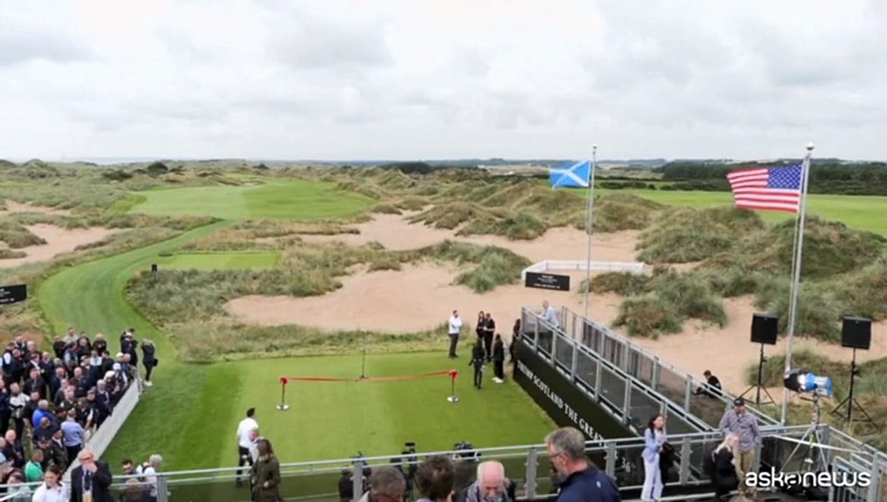 Donald Trump inaugura il suo nuovo campo da golf in Scozia